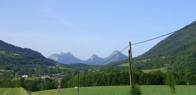 Le col de Bluffy vu de Dingy,