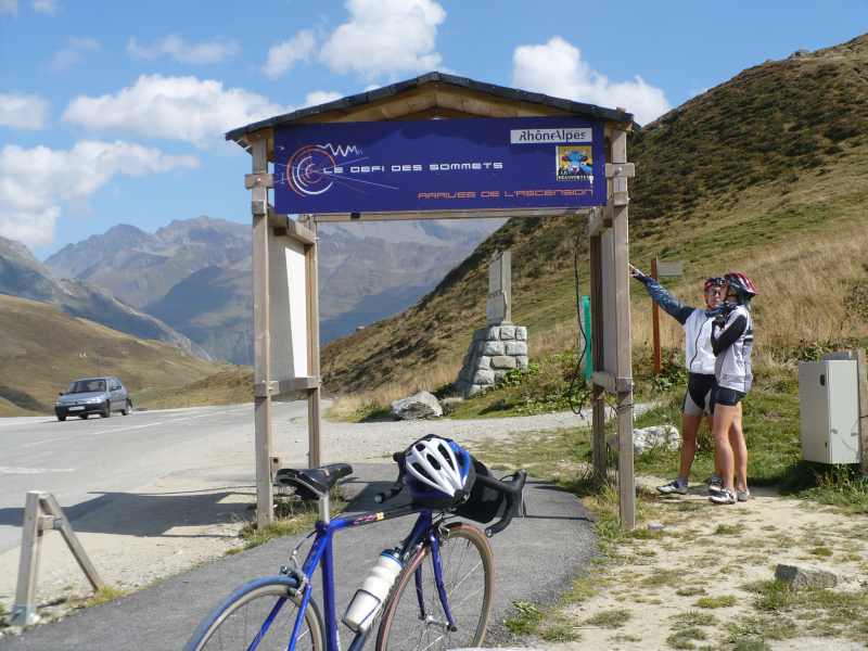 le col est dot  prsent d'un portique de chrono
