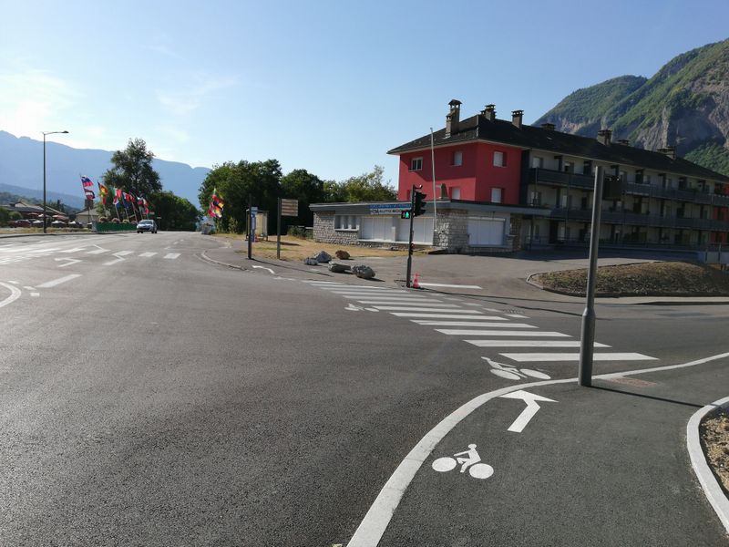 Faverges : route d'Annecy ; record battu dans cette merveilleuse réalisation cyclopédique 