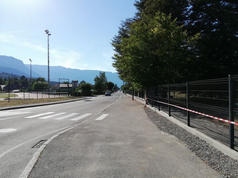 Faverges : Giratoire de Carrefour market
