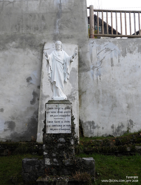 Statue-Indulgence-sommet-ville-Faverges