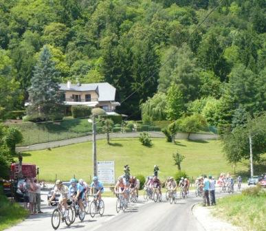 Coureurs lors de l'ascension du col de leschaux en 2009