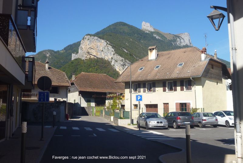 la rue Jean cochet de faverges vue une