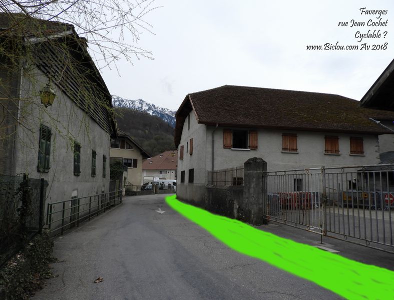 Rue Jean Cochet , en route vers centre ville , rue large, mais bine traiter ce virage