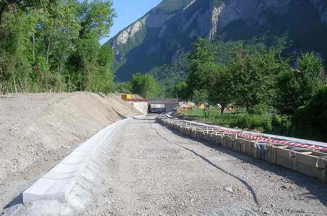 passage sous la rocade de faverges en juin 2005