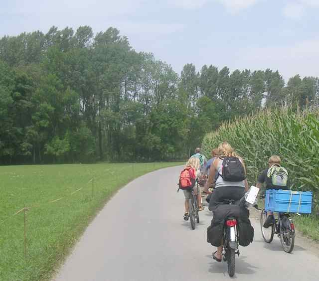 Faon-originale-de-transporter-ses-bagages-vu-en-Suisse