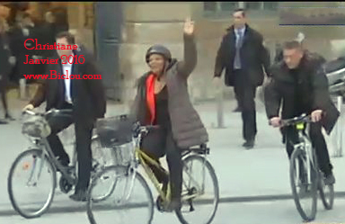 Christiane-Taubira-a-Bicylette-janvier-2015-v�lo-demission