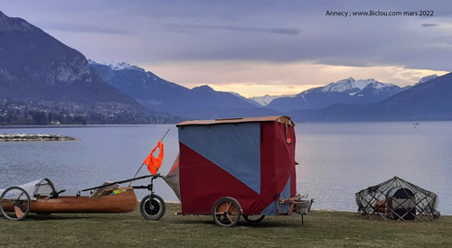 camping-car-bicyclette-annecy-2022