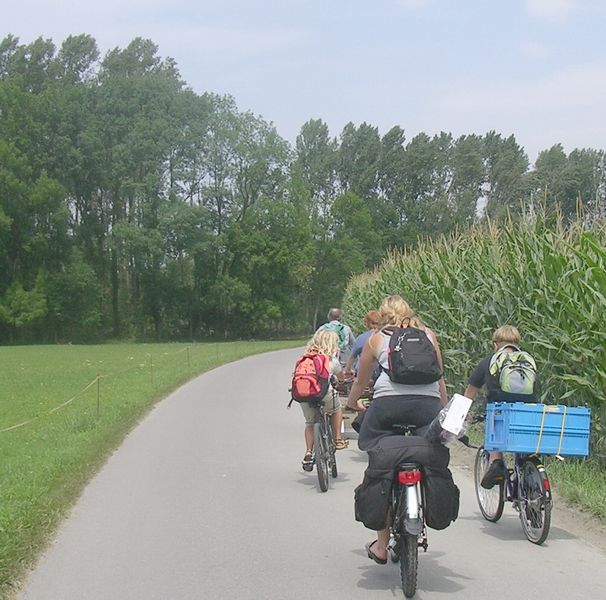 Famille-suisse-cyclo-camping
