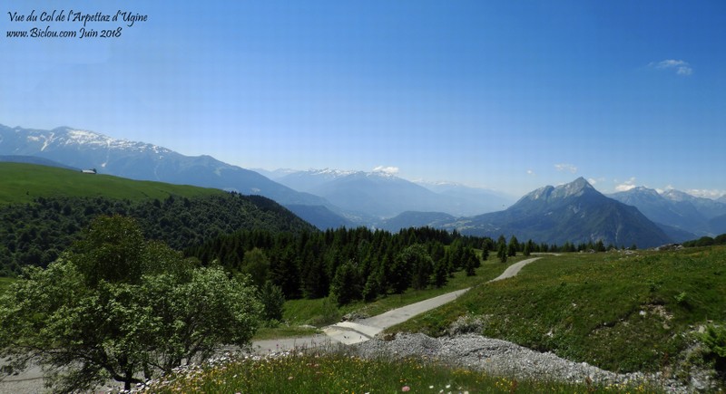 Vue depuis le col de l'Arpettaz, Le Beaufortin Belledonne et la dent de cons