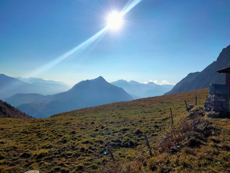 Au col de l'Arpettaz : vue sur la dent de Cons