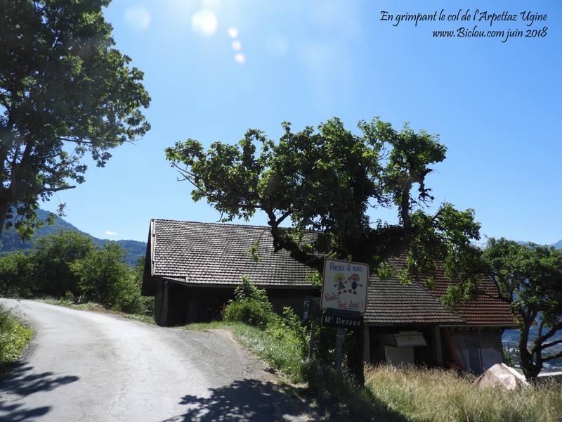 Mont dessus sur la route des montagnes du Méruz d'Ugine