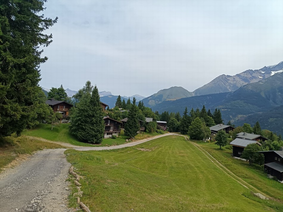 Pré Revenaze : Peu avant les Contamines MontJoie, lors de la descente du col du Mont Joly (2025)