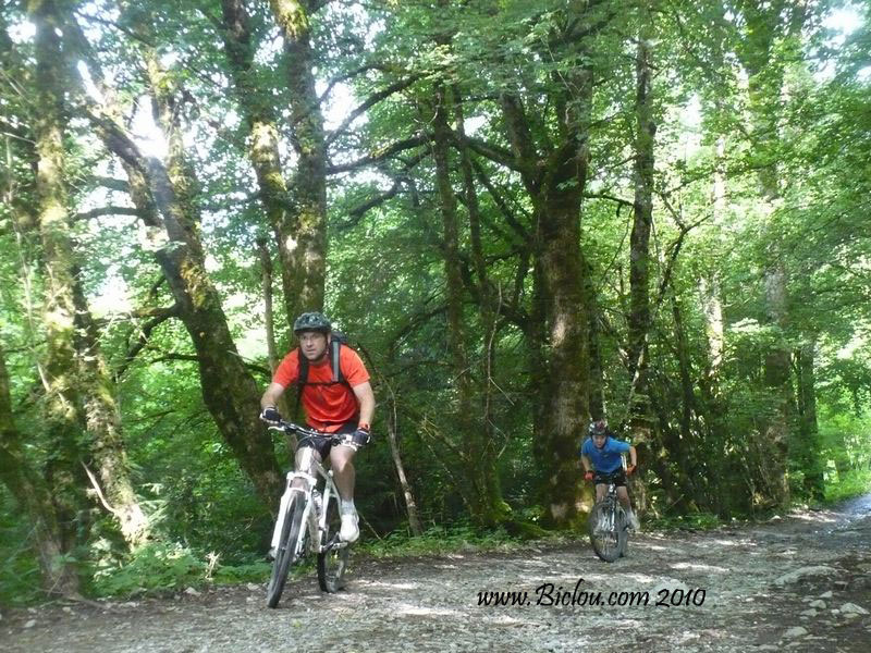 Les vtt sur le chemin de la serraz Doussard Giez