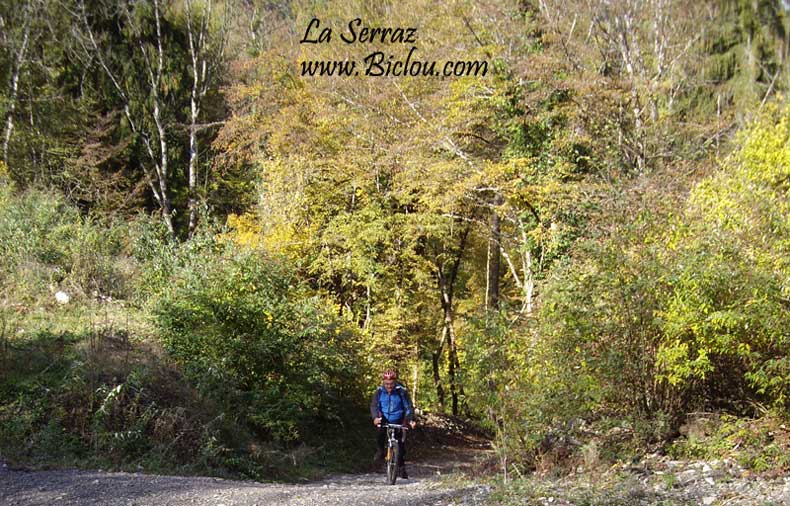 claudio a vtt dans la Serraz