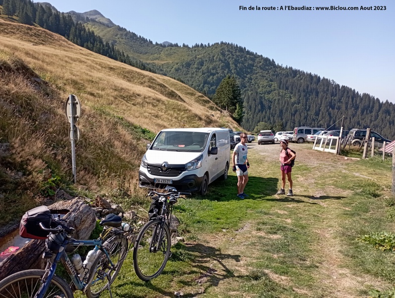 Ebaudiaz : Fin de la route dite goudronnée : départ de randonnée à pieds ; et .. VTT