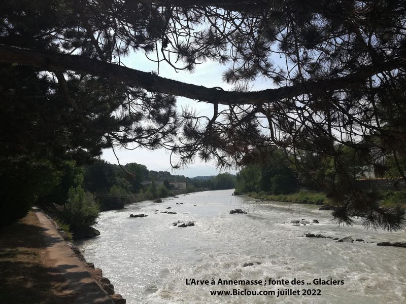 l'arve en crue, en pleine sécheresse !