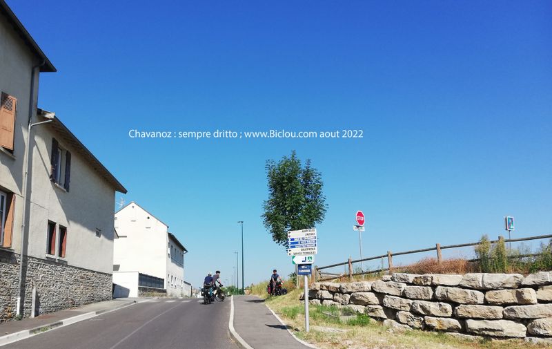 Chavanoz (Nord Isère), le balisage ViaRhôna enfin posé en 2022 et ceci depuis saint Romain de Jalionas, assurant enfin la continuité de la vélo-route