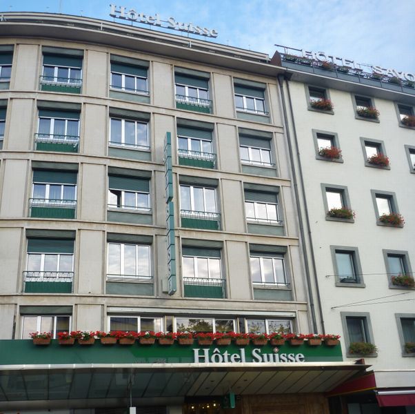 Point de repere , face à la gare de cornavin , l'hôtel suisse, suivre vers votre droite le balisage viarhona