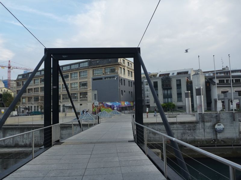 Passerelle sur Le Rhône à la jonction de Genéve en 2010