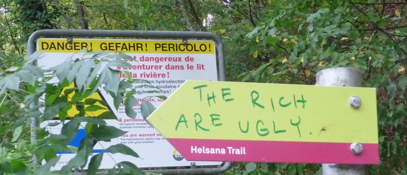 Panneaux rapelant que les bords du rhône sont dangereux, indeed.. Mefi donc..