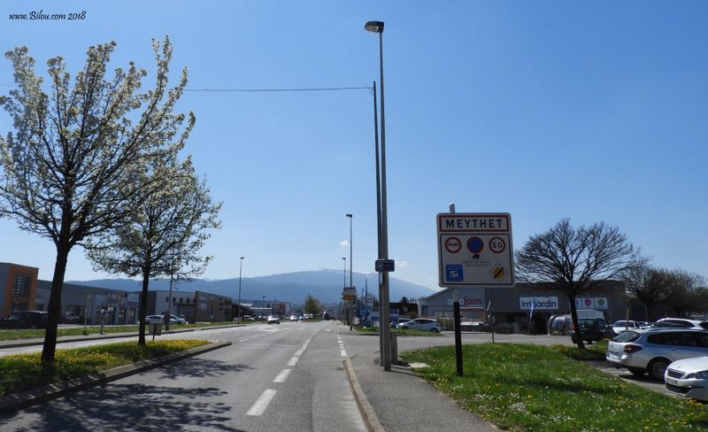 Claudio lui, quitte l'horribe D 1508 pour passer dans ce qui reste de campagne haut-Savoyarde