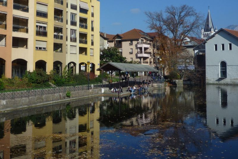 Le Thiou , déversoir du lac d'Annecy