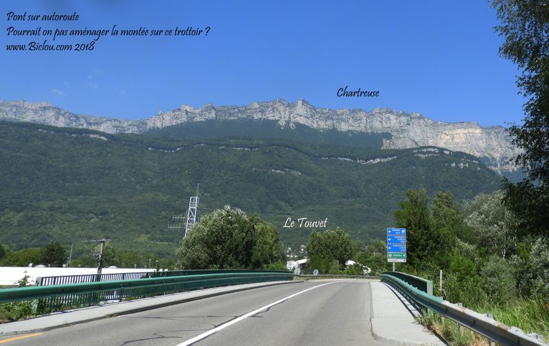 Passage craignos, et pourtant y aurait moyen d'aménager ce trottoir merdique