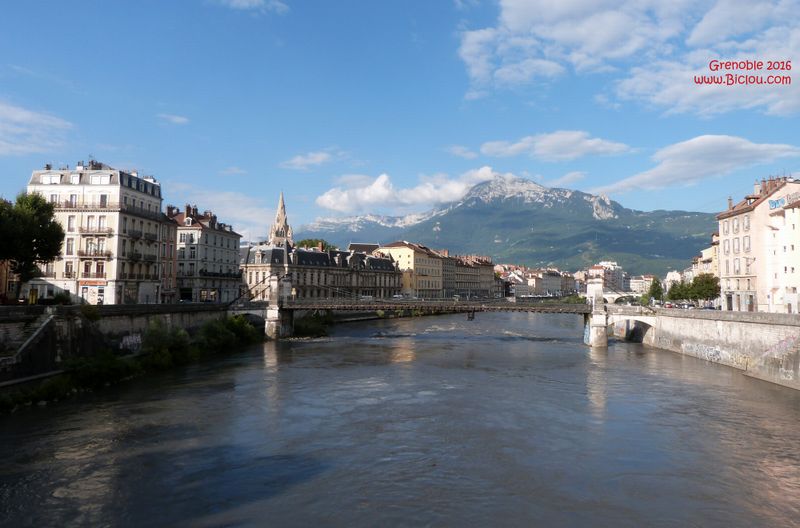 L'Isère et la voie dite verte V 63, traversent Grenoble