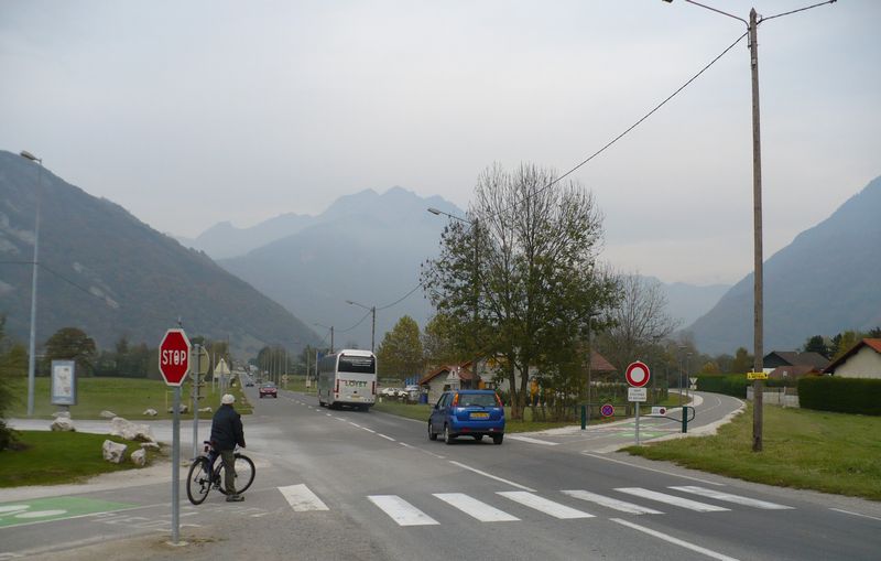 Sortie sud de Faverges vers Ugine ..