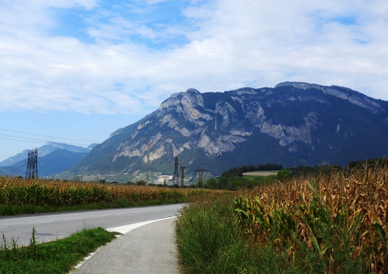 Sortie de Montmélian, vue sur la Savoyarde, arètes terminales des bauges