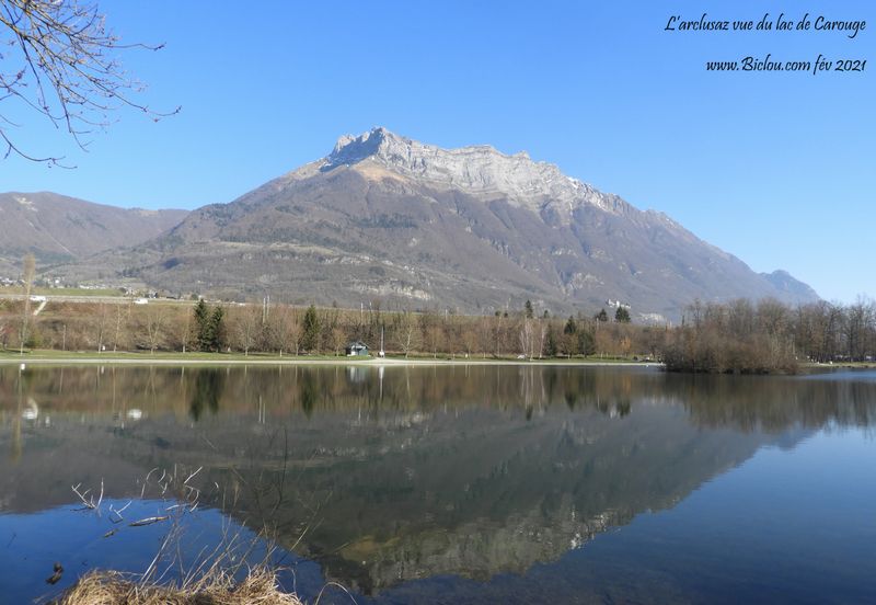 L'Arclusaz domine le lac de Carouge à st pierre d'Albigny , fin provisoire du balisage V62, en 2021
