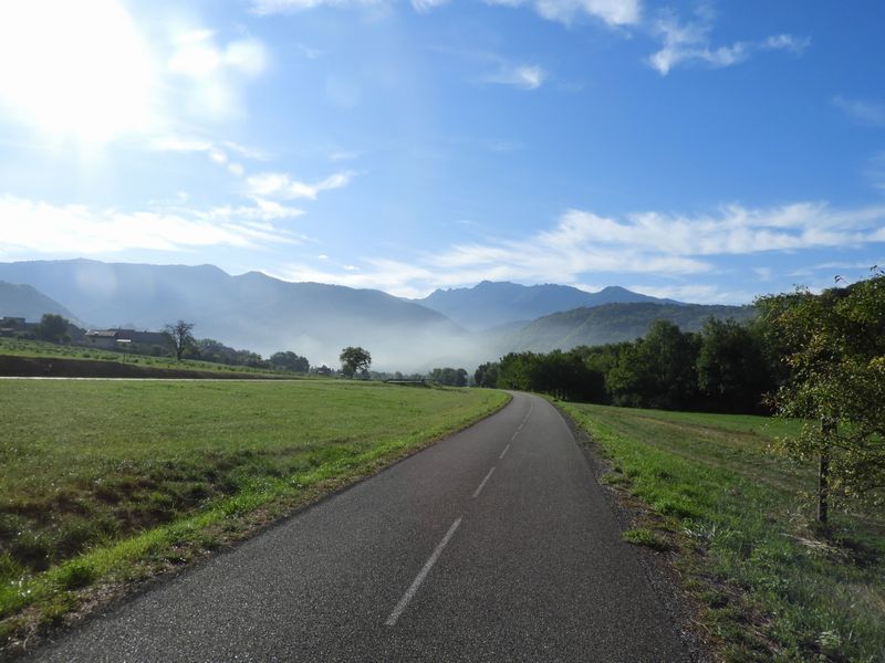 Arrivée à Ugine par la voie verte : Bonne nouvelle ; les usines fument à nouveau