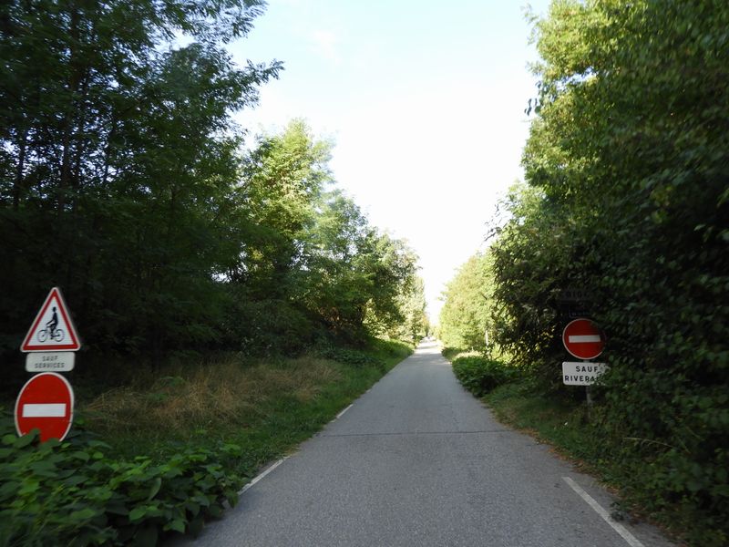 Albertville ; voie verte longeant l'Arly