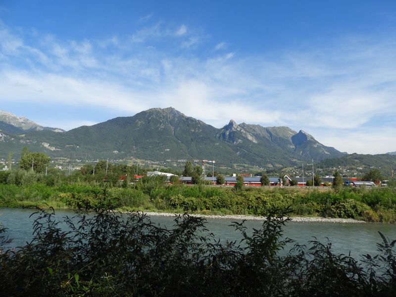 Vue sur Albertville, les Bauges, la belle étoile, la dent de cons, sur la voie verte de l'Isère
