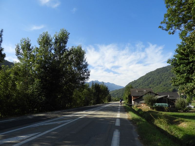 Bandes dites cyclable le long de la D 129 entre Ugine et Albertville