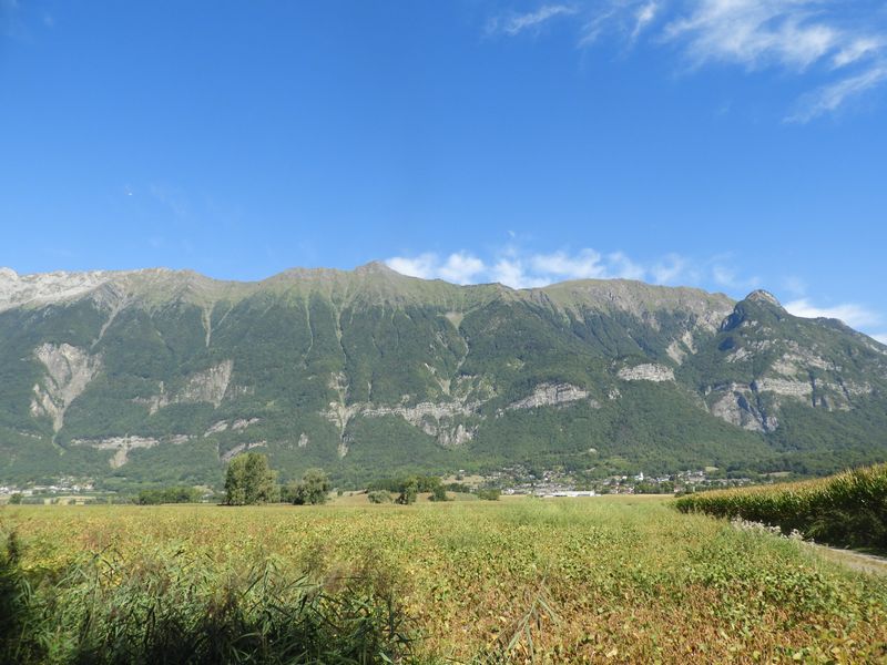 Barre des Bauges, en combe de Savoie, Grésy sur Isère au pied