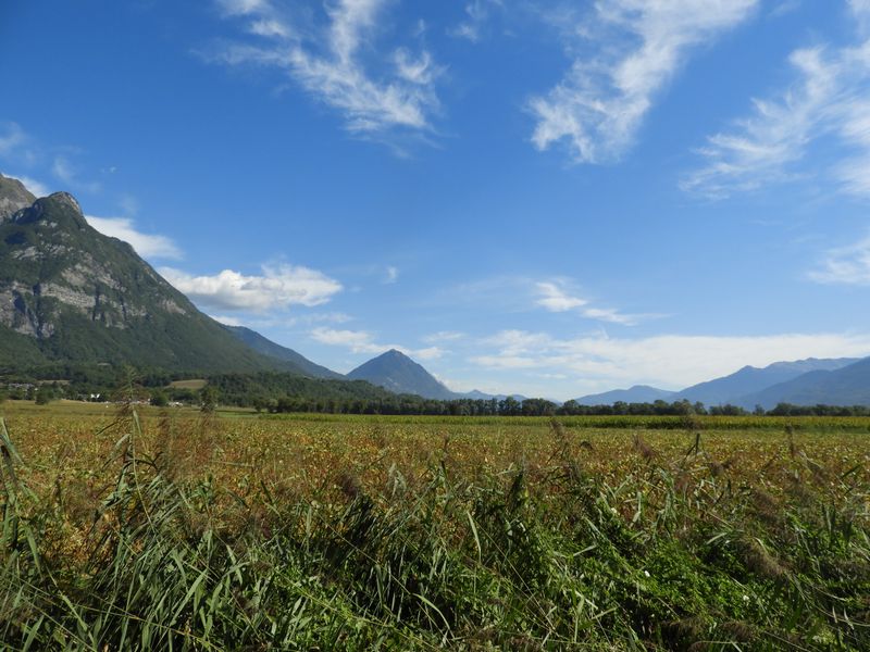 Vue sur la plaine de la combe de Savoie : On note le triangle de la Belle étoile