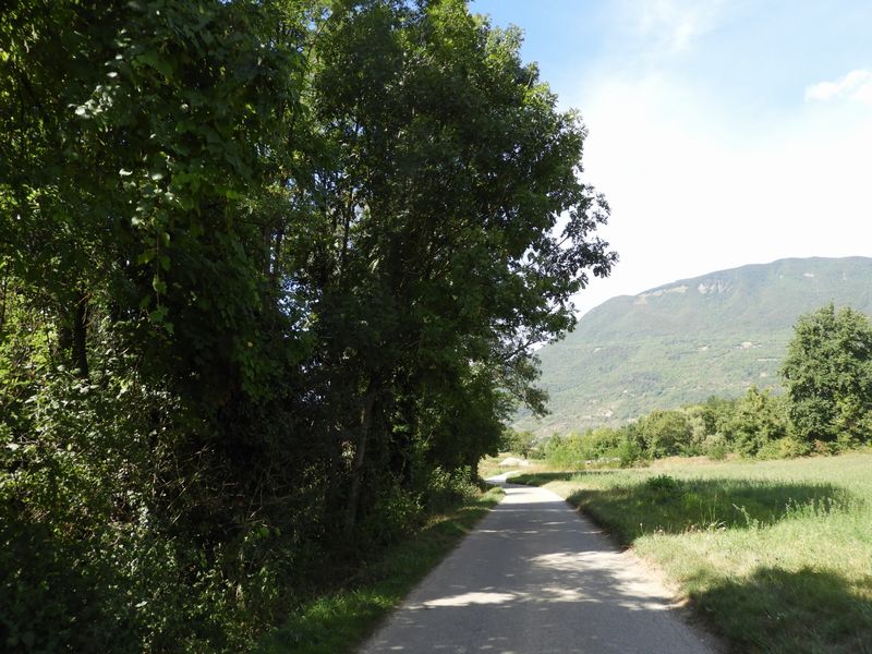 On retombe sur les strade Bianche, la voie ferrée roulant tjrs sur notre main droite