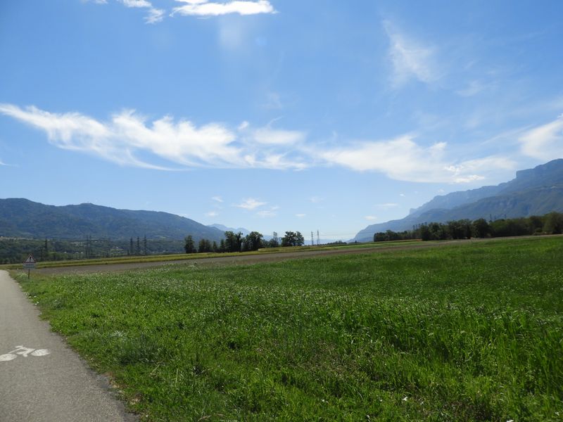 La vallée du Gresivaudan menant à Grenoble, on est tjrs sur le V 62 peu avant Pontcharra