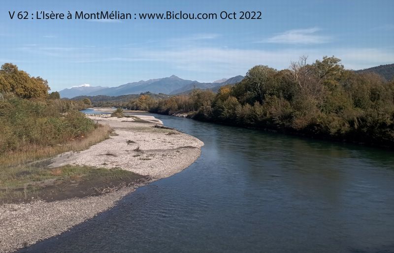 L'Isère à MontMélian en Octobre 2022, pas beaucoup d'eau .. le Mont Blanc en fond ..