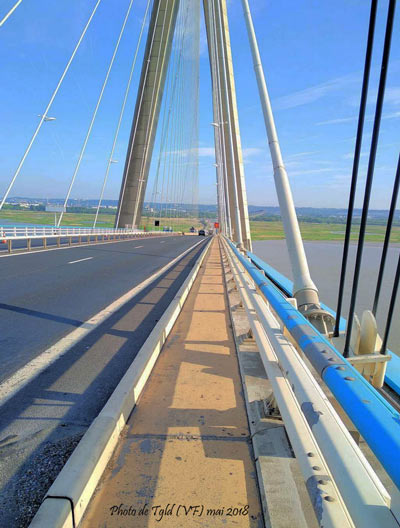 bande-pietone-et-cyclable-?-pont-de-normandie-2018