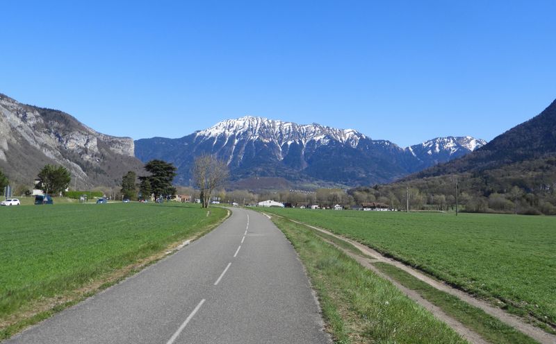 Vue de la fameuse dent de Cons au dessus de Faverges (2021)