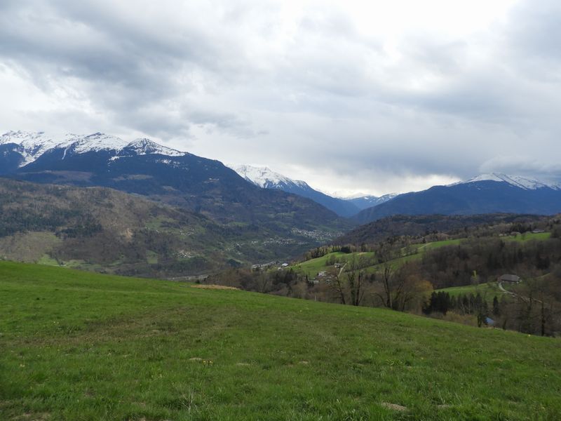 Vue sur la vallée de l'Arly et le Beaufortin depuis les contreforts de la dent de Consse