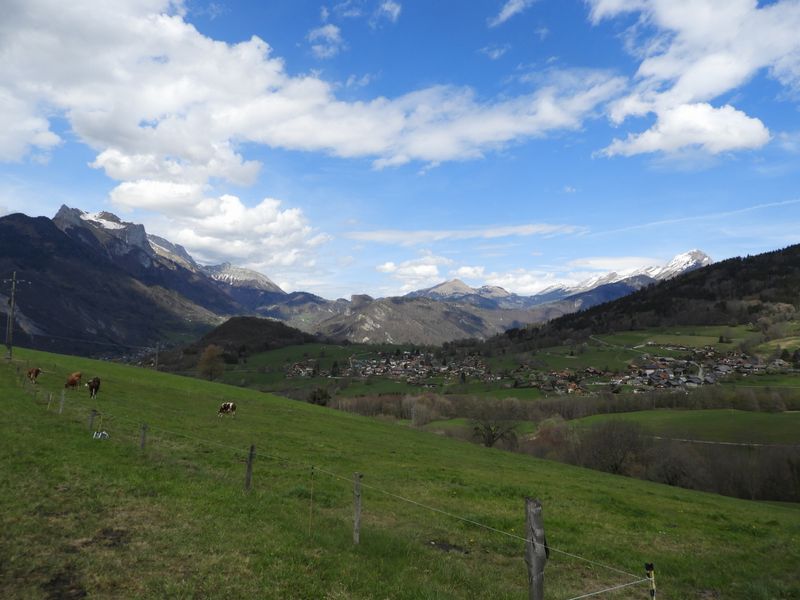 Vue sur les hameaux de Faverges, frontenex et verchères; l'arclozan en arrière plan