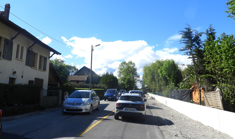 Menthon : la route normale elle file droit amenagements en cours 