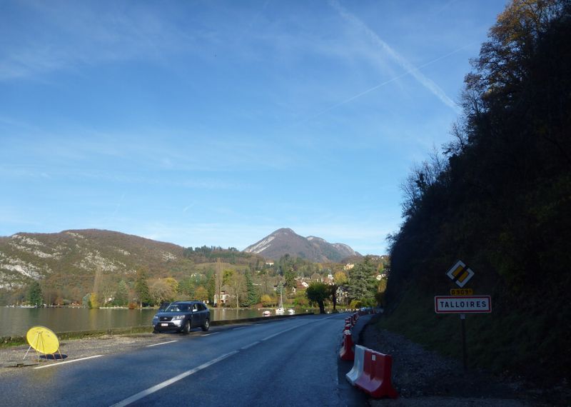 arrivee de la bande cyclable a talloires