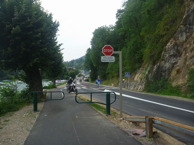 Fin provisoire voie verte pied de la côte de Talloires en 2011