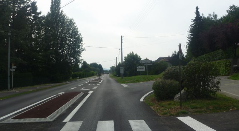 Entre voie verte Angon en 2011, en fait faut prendre le passage pitons, on se fou de nous ..