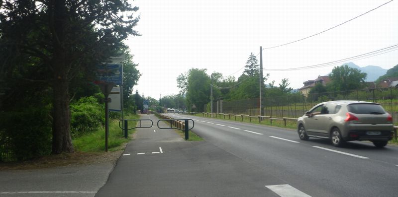 Barrière sur la voie verte cyclable Angon Talloires 2011